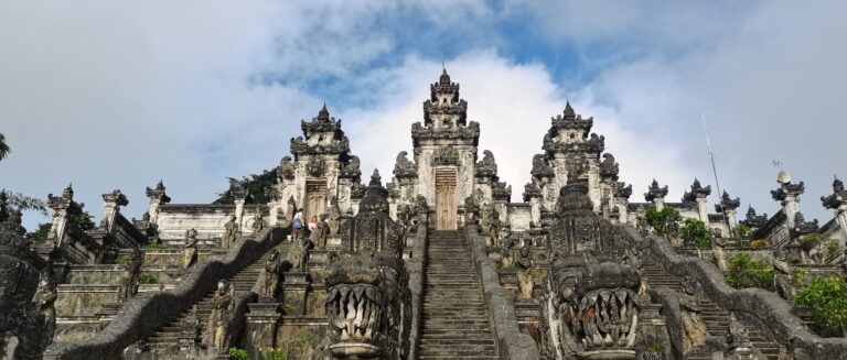 TEMPLO PURA LEMPUYANG