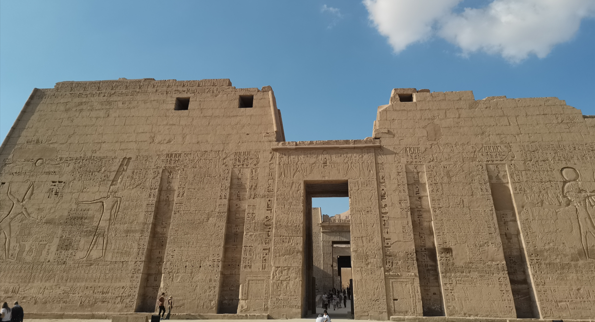 medinet habu luxor