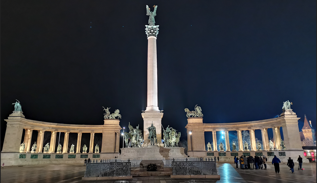 plaza de los heroes budapest