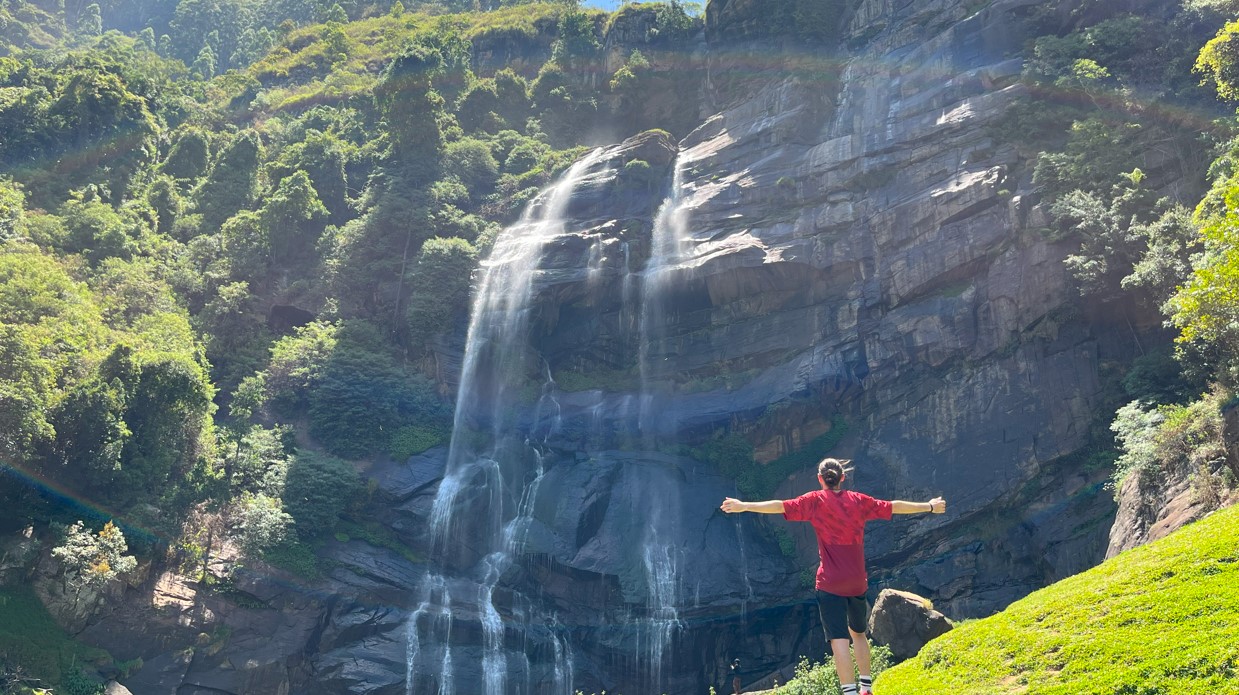 Bomburuella Waterfall Nuwara Eilya