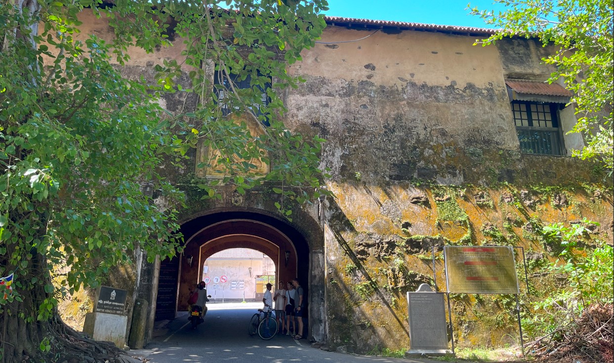 Entrada Antigua del Fuerte (Old Entrance) de Torre del Rejoj Galle Sri Lanka