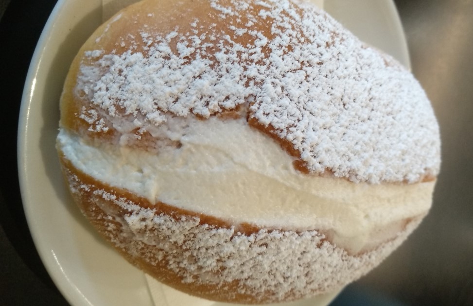 Maritozzo con panna