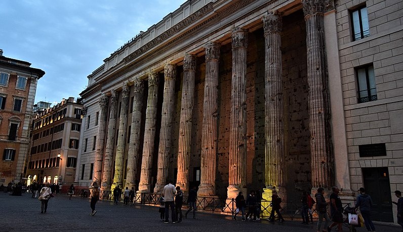 Templo Adriano Roma