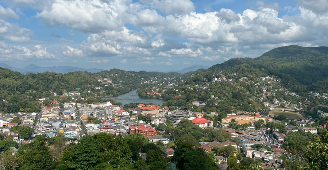 Vistas desde Sri Maha Bodhi Viharaya Sri Lanka