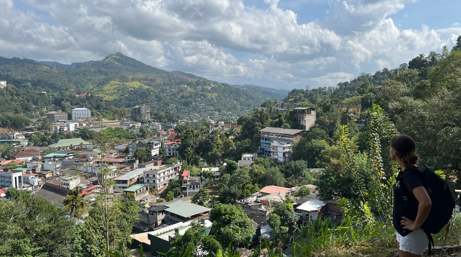 Vistas de Kandy Sri Maha Bodhi Viharaya
