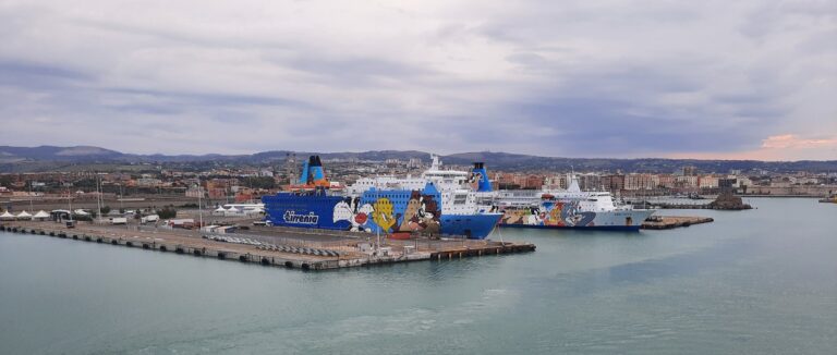 Puerto de Civitavecchia portada