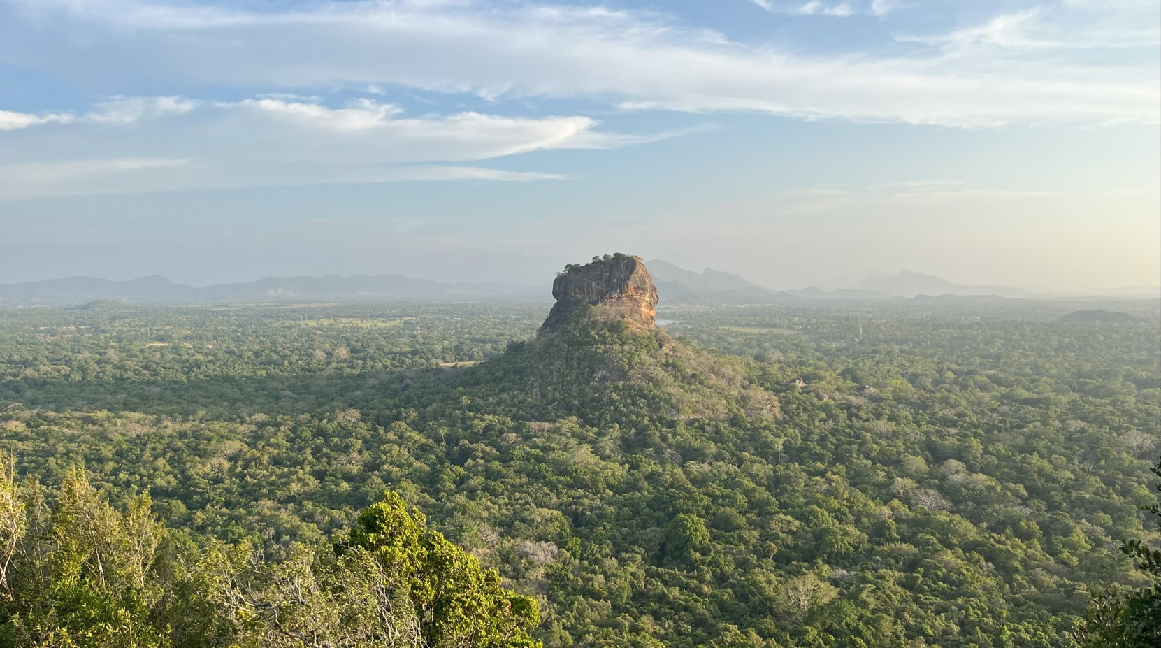 Vistas de la Lion Rock desde Pidurangala