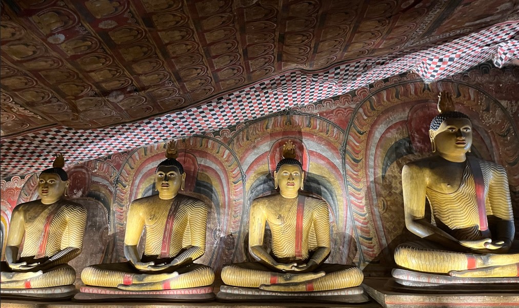 Estatuas de Buda en las cuevas de Dambulla